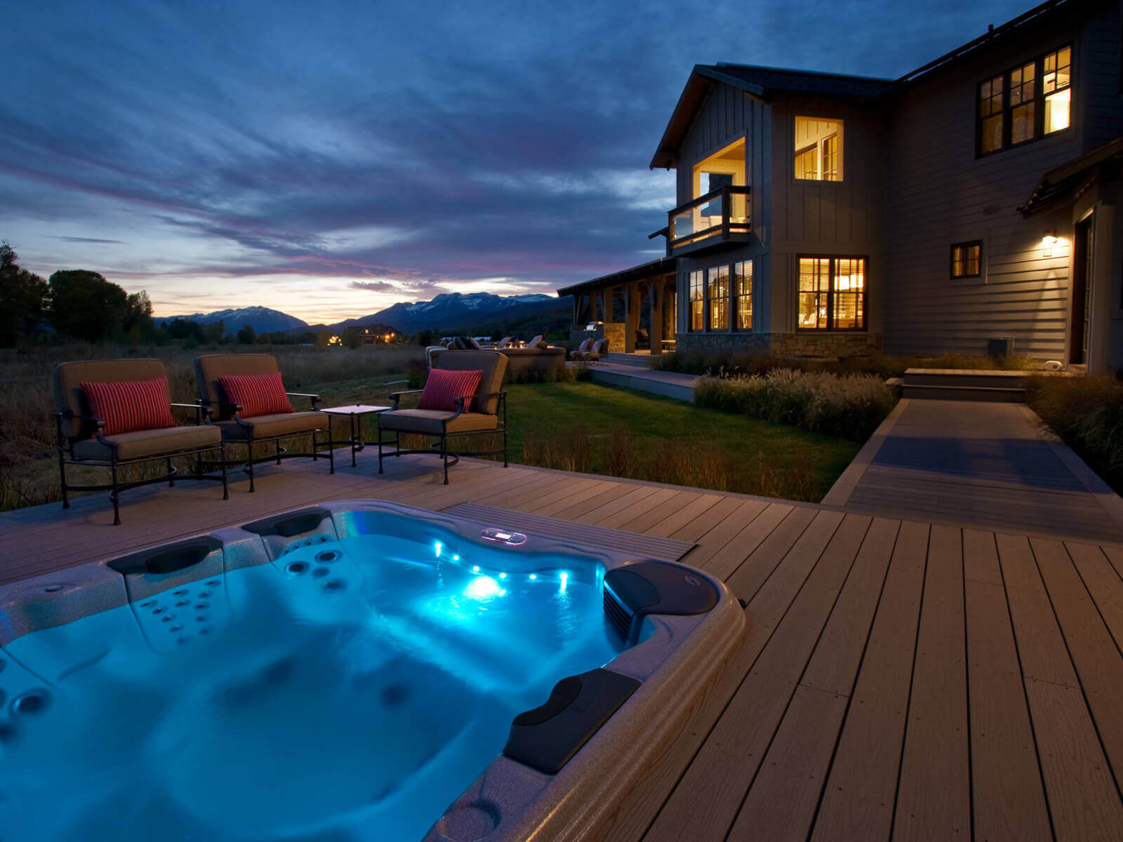 DH2012_Hot-Tub-Deck-Night_4x3-1