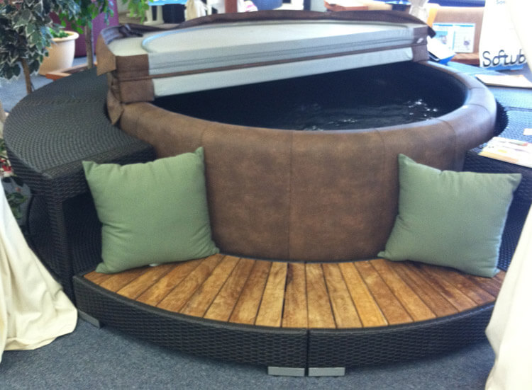 Softub Express-Wicker Softub Surround Softub Express-Wicker Softub Surround